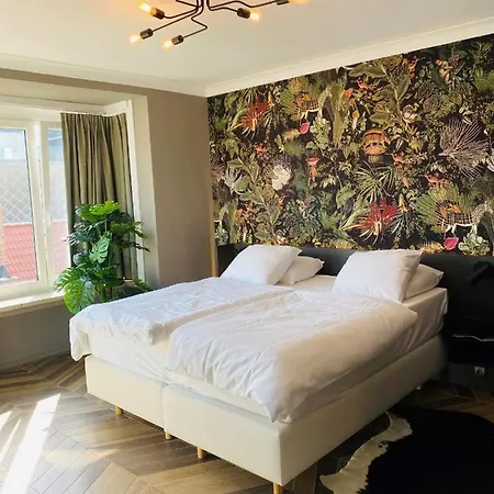 Prado Next Door أوستيند