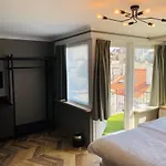 Prado Next Door Hotel