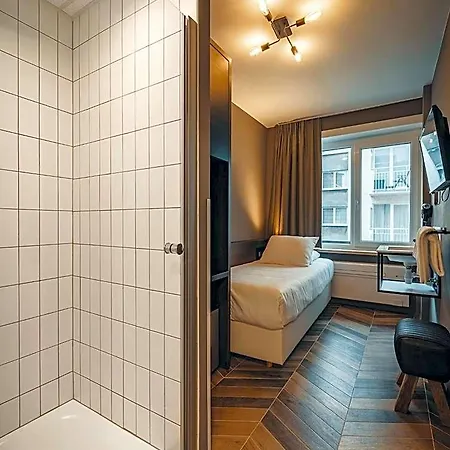 מלון Prado Next Door 3*