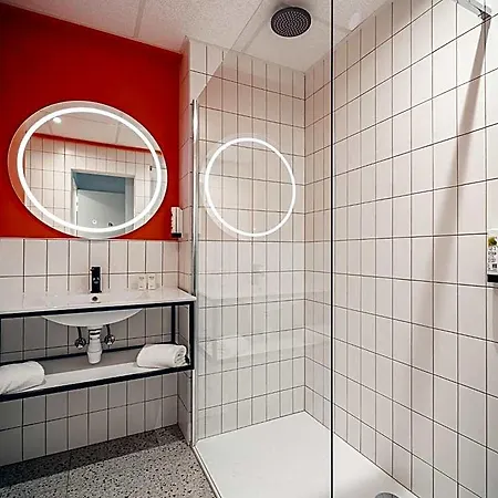 Prado Next Door מלון 3*