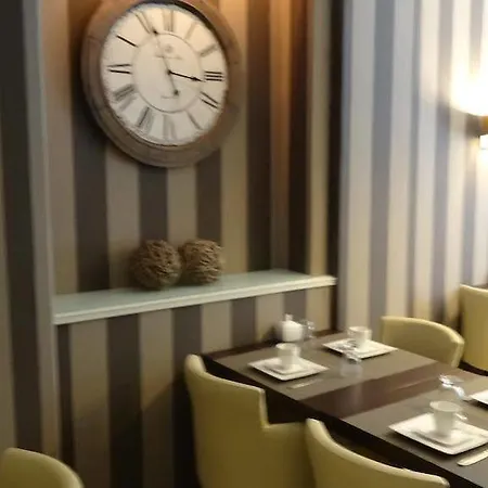 Ξενοδοχείο Prado Next Door 3*