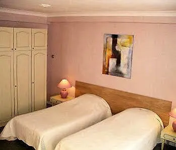 Prado Next Door Οστένδη