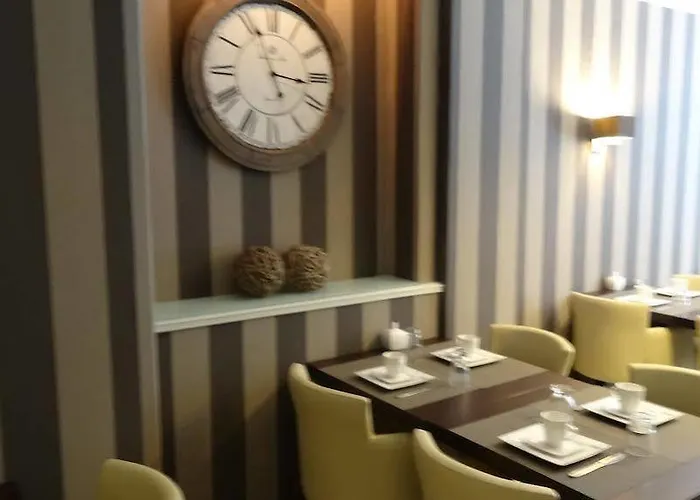 فندق Prado Next Door 3*