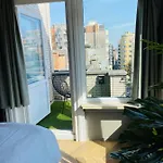 Prado Next Door ホテル